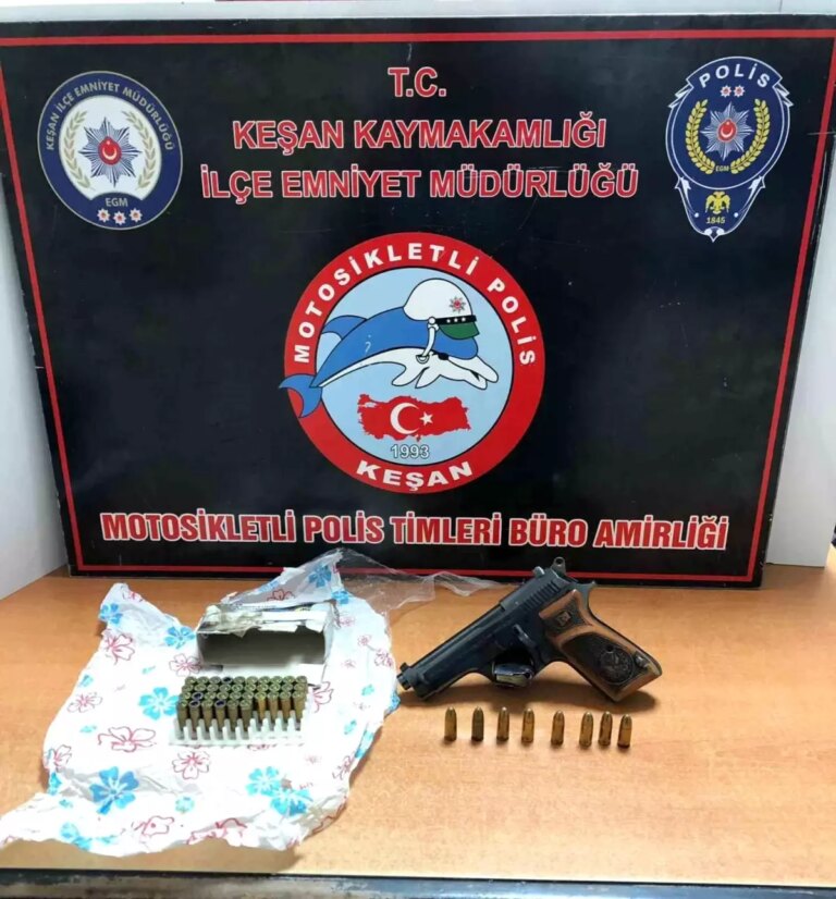 kesanda-ruhsatsiz-tabanca-ele-gecirildi-sQ3sCBBv.jpg