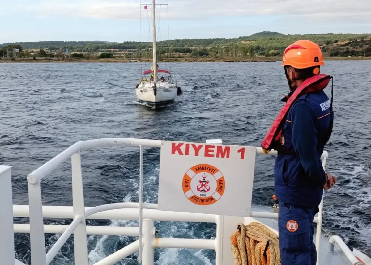 Çanakkale Boğazı’nda Tekne Kurtarıldı
