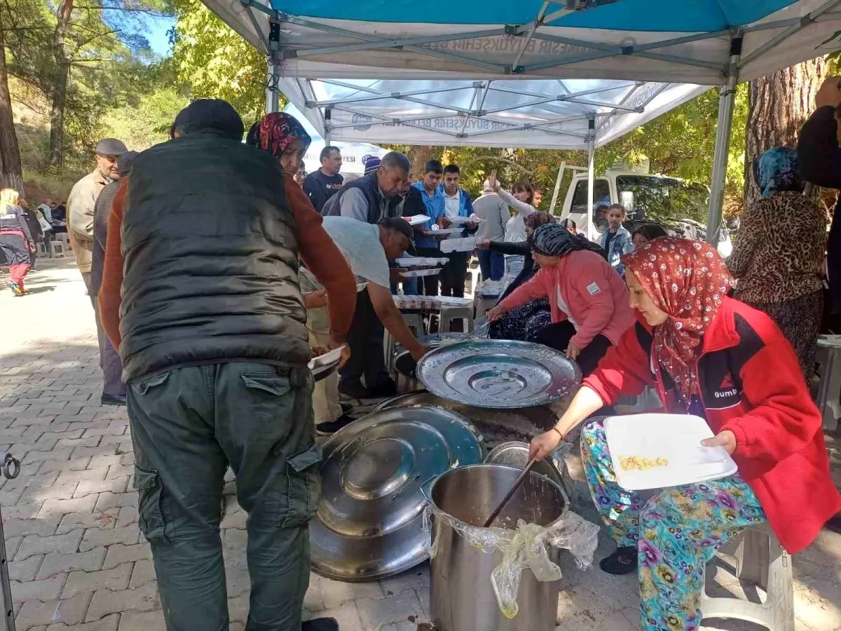 dereli mahallesinde geleneksel koy hayri etkinligi yogun katilimla gerceklesti GBlMBIGM.jpg