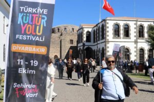 diyarbakir kultur yolu festivali ikinci gununde yogun ilgiyle devam ediyor xlMakn5x.jpg